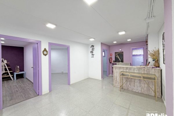 REF_003731/AR300- LA ROUREDA- LOCAL- SABADELL